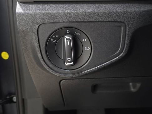 Used 2021 Volkswagen Atlas Cross Sport SE image 24