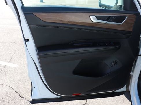 Used 2024 Volkswagen Atlas SE image 12