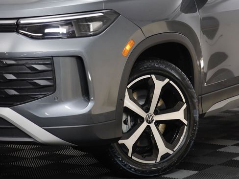 New 2026 Volkswagen Tiguan SE image 3