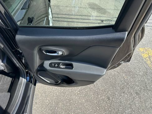 Used 2020 Jeep Renegade Limited w/ UConnect 8.4 Nav Group AWD/4WD image 38