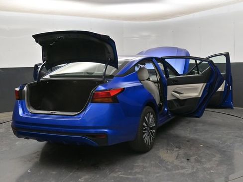 Used 2025 Nissan Altima 2.5 SV FWD image 28