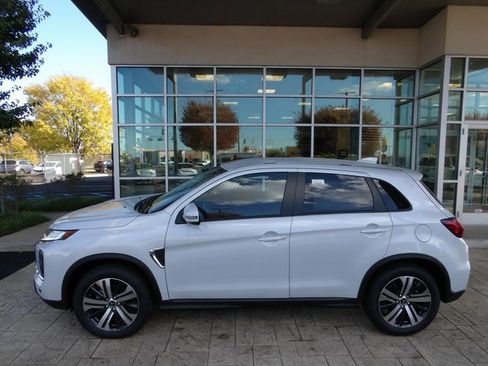 New 2025 Mitsubishi Outlander Sport SE image 4