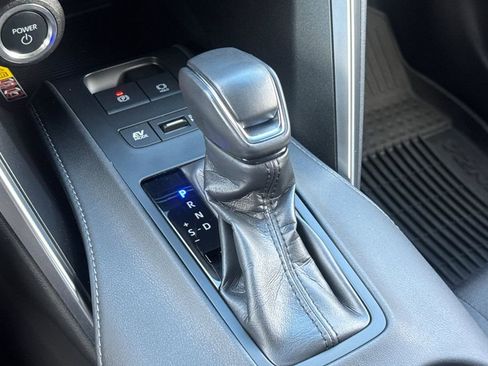 Certified 2024 Toyota Venza LE image 21