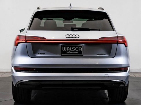 Used 2022 Audi e-tron Premium w/ Convenience Plus Package image 6