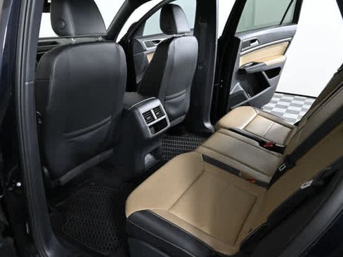 Used 2022 Volkswagen Atlas Cross Sport SE w/ Panoramic Sunroof Package image 17