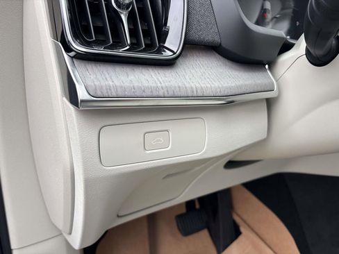 New 2026 Volvo XC90 B6 Ultra w/ Protection Package Premier AWD/4WD image 15