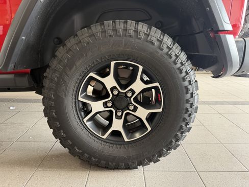 Used 2022 Jeep Wrangler Unlimited Rubicon w/ Steel Bumper Group AWD/4WD image 7