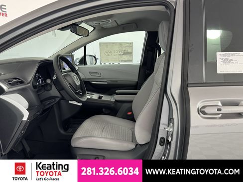 New 2026 Toyota Sienna LE FWD image 5