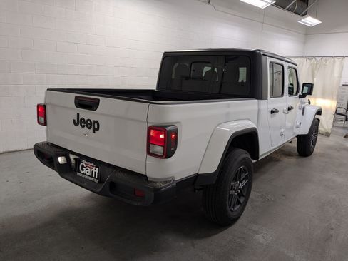 Certified 2025 Jeep Gladiator Sport AWD/4WD image 7