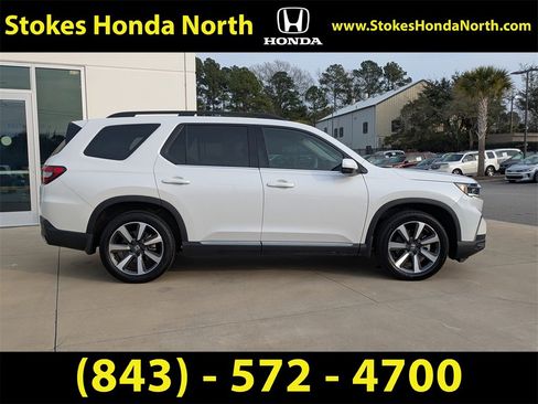 Used 2023 Honda Pilot Touring image 3
