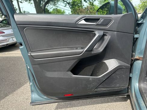 Used 2019 Volkswagen Tiguan SE w/ Panoramic Sunroof Package FWD image 10