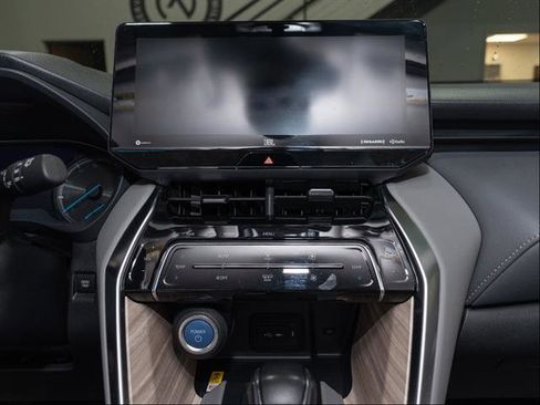 Used 2021 Toyota Venza XLE w/ Softex Package image 12