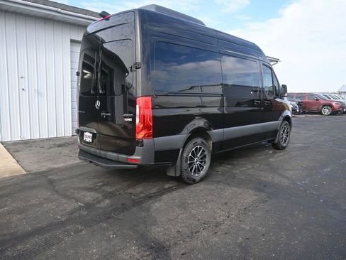 Used 2024 Mercedes-Benz Sprinter 2500 image 6