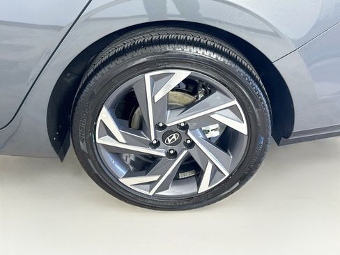 Used 2025 Hyundai Elantra Limited FWD image 33