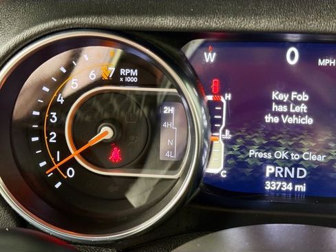 Used 2021 Jeep Wrangler Unlimited Sahara w/ Uconnect 4C Nav & Sound Group AWD/4WD image 13