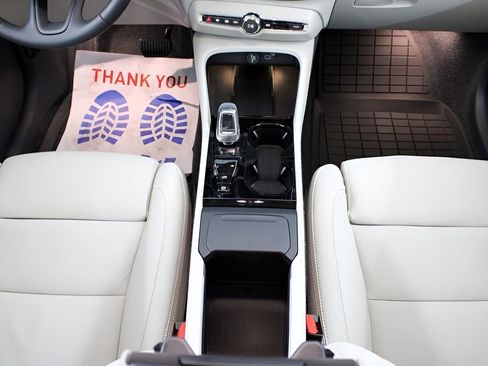 New 2025 Volvo XC40 B5 Ultra w/ Climate Package image 25