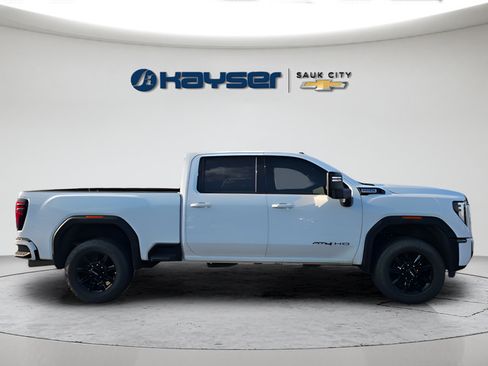 Used 2025 GMC Sierra 2500 AT4 AWD/4WD image 2