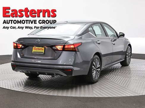 Used 2025 Nissan Altima 2.5 SV image 5