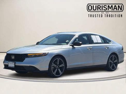 Used 2023 Honda Accord Sport image 2