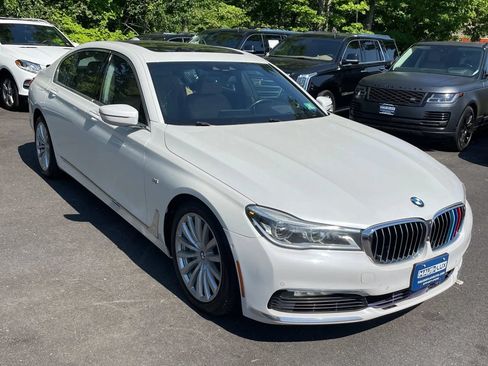 Used 2017 BMW 750i xDrive AWD/4WD image 4
