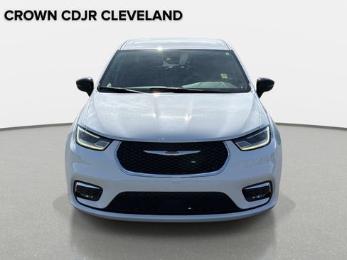 Used 2024 Chrysler Pacifica Limited FWD image 10