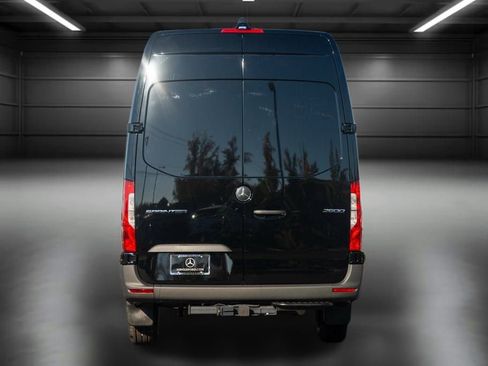 Used 2025 Mercedes-Benz Sprinter 2500 image 4