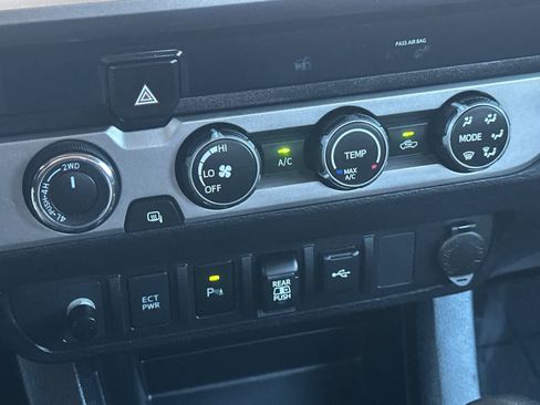 Used 2020 Toyota Tacoma SR5 AWD/4WD image 20