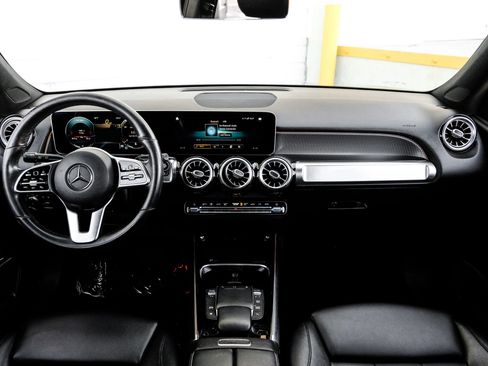 Used 2021 Mercedes-Benz GLB 250 w/ Premium Package image 14