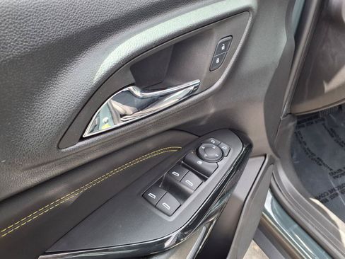 Used 2025 Chevrolet Trax LT FWD image 13