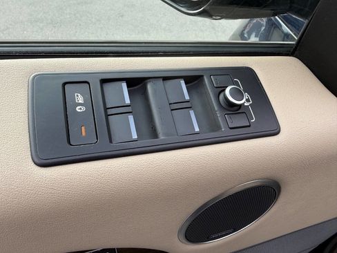 Used 2017 Land Rover Range Rover Sport HSE image 17