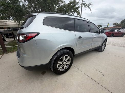 Used 2017 Chevrolet Traverse LT image 6