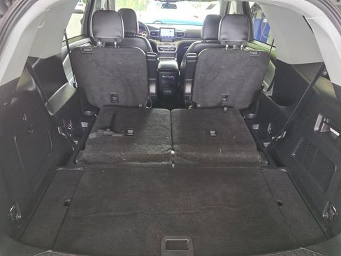 Used 2022 Ford Explorer XLT w/ Equipment Group 202A RWD image 13