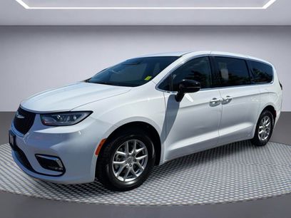 Used 2024 Chrysler Pacifica Touring-L