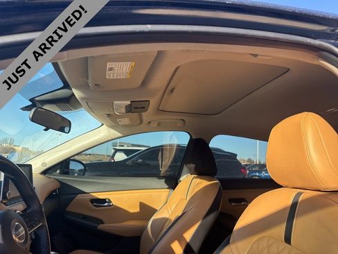 Used 2021 Nissan Sentra SV w/ SV Premium Package image 11