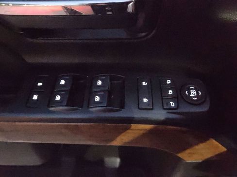 Used 2018 Chevrolet Silverado 1500 High Country image 28