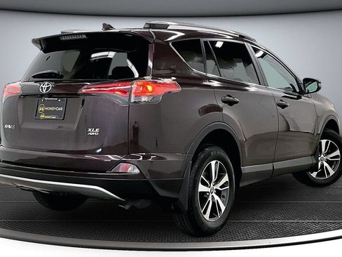 Used 2018 Toyota RAV4 XLE AWD/4WD image 6