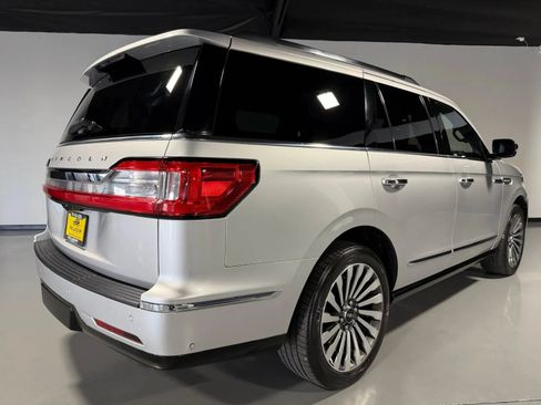 Used 2018 Lincoln Navigator Reserve w/ Technology Package AWD/4WD image 4