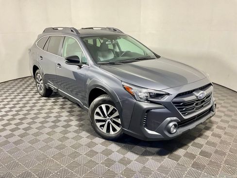 Used 2023 Subaru Outback Premium AWD/4WD image 5