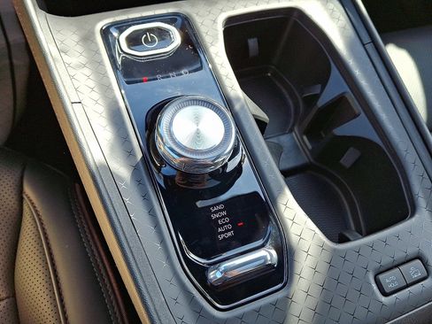 Certified 2024 Jeep Wagoneer Launch Edition image 15