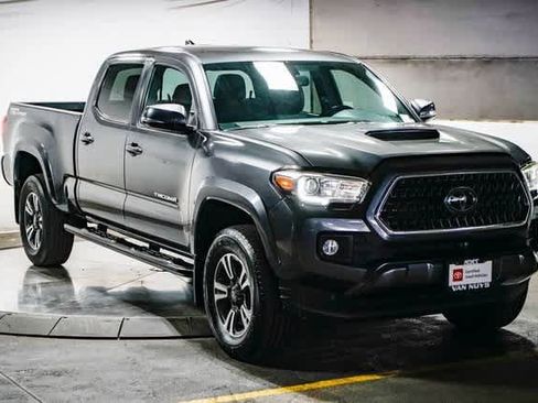Used 2019 Toyota Tacoma TRD Sport w/ Technology Package image 2
