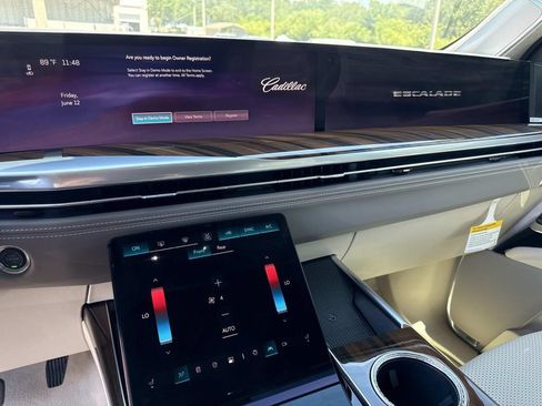 New 2026 Cadillac Escalade Platinum Luxury w/ LPO, Radiant Package AWD/4WD image 24