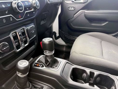 Used 2022 Jeep Wrangler Unlimited Sport AWD/4WD image 28