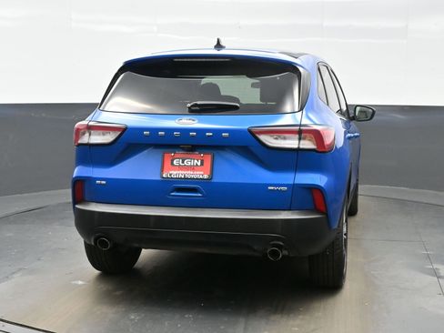 Used 2021 Ford Escape SE w/ SE Sport Appearance Package image 5