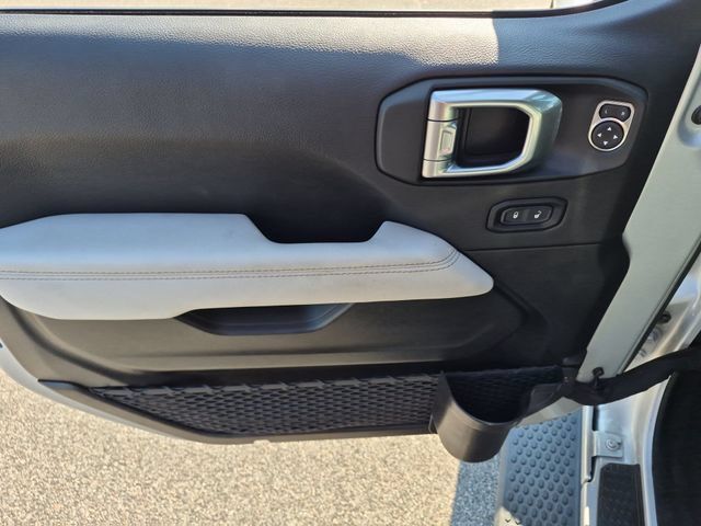 Used 2022 Jeep Wrangler Unlimited Sahara AWD/4WD image 12