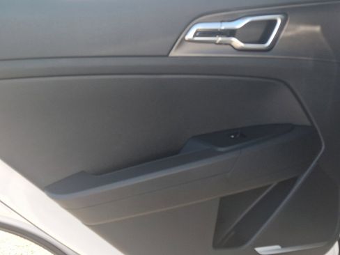 New 2026 Kia Sportage LX image 8