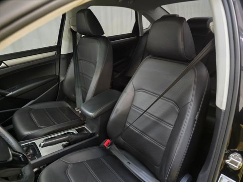 Used 2021 Volkswagen Passat 2.0T SE image 21