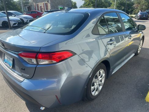 Used 2025 Toyota Corolla LE FWD image 4