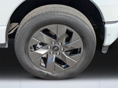 Used 2023 Ford F150 Lightning Lariat image 10