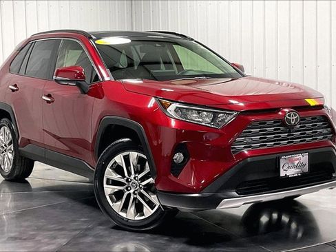 Used 2019 Toyota RAV4 Limited w/ Advanced Technology Package AWD/4WD image 3