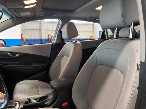 Used 2019 Hyundai Kona Limited FWD image 23